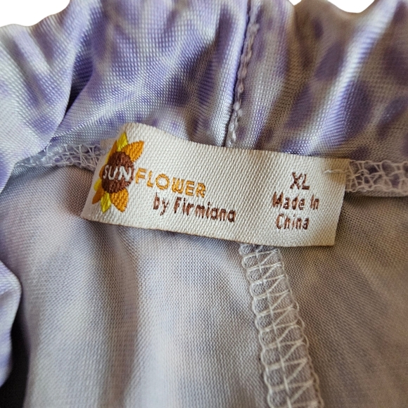 Pretty Tunic Length Top With Adjustable Neck Thst Ties In A Bow. - Picture 5 of 6